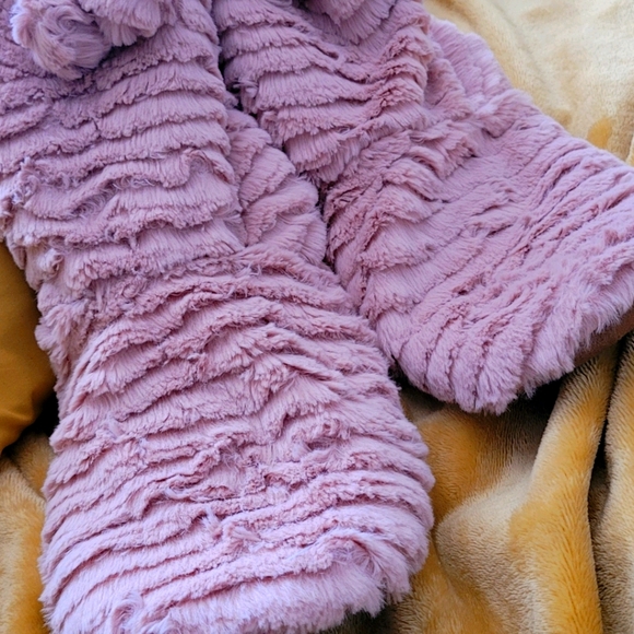 Fuzzy boot slippers - Picture 2 of 2